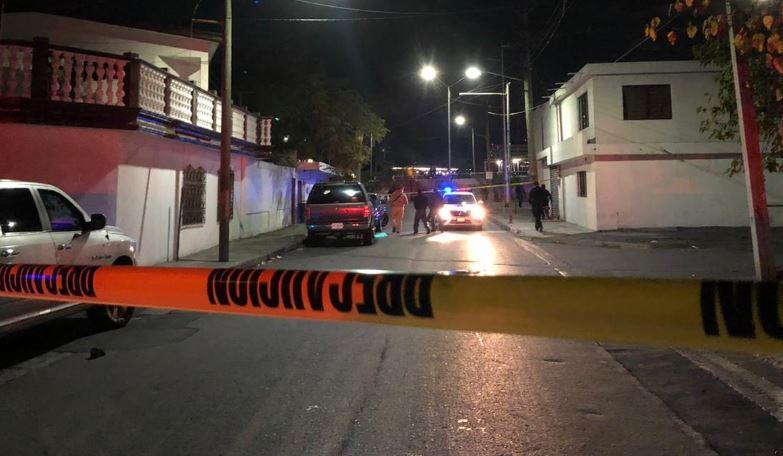 El ataque ocurrió sobre la calle Díaz Ordaz, en la colonia Floridos Bosques del Nogalar, en el municipio de San Nicolás. (Foto: Vianca Treviño)