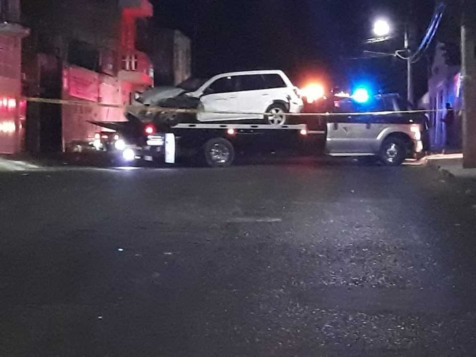 La camioneta Mitsubishi Outlander se terminó estrellando con una patrulla. (Martín Patiño Segura)