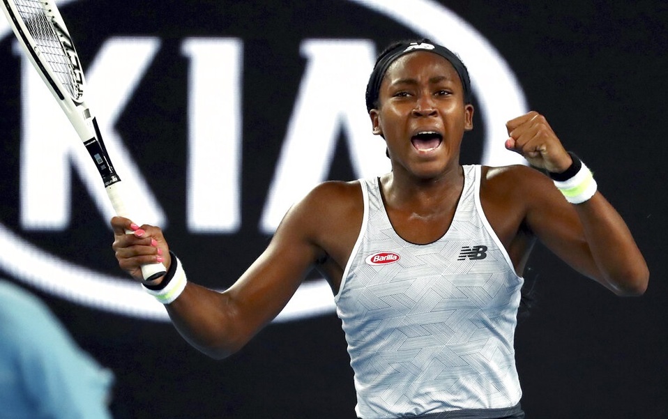 Coco Gauff vence a Venus Williams en Abierto de Australia (AP)