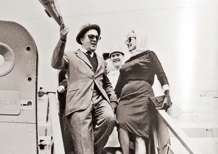 Fellini y Anita Ekberg durante un ensayo de "La dolce vita". Federico Fellini. Filmografía completa.