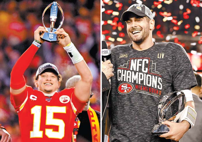 Patrick Mahomes (izq.) y Jimmy Garoppolo, como campeones de conferencia. AP/AFP