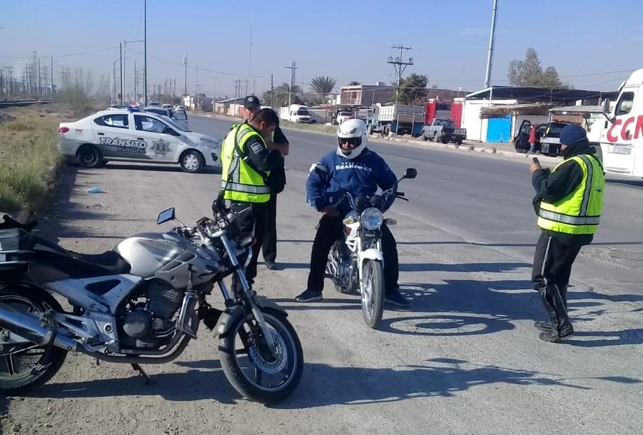 El director de Tránsito y Vialidad dijo que cualquier elemento esta facultado para detener motociclistas. (Especial)