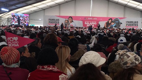 Entregó el programa Salario Rosa. (Monserrat Mata)