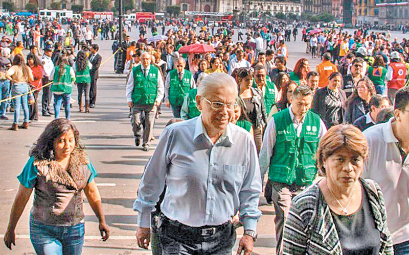 La plancha del Zócalo tuvo gran actividad. (Andrea Murcia/CO)