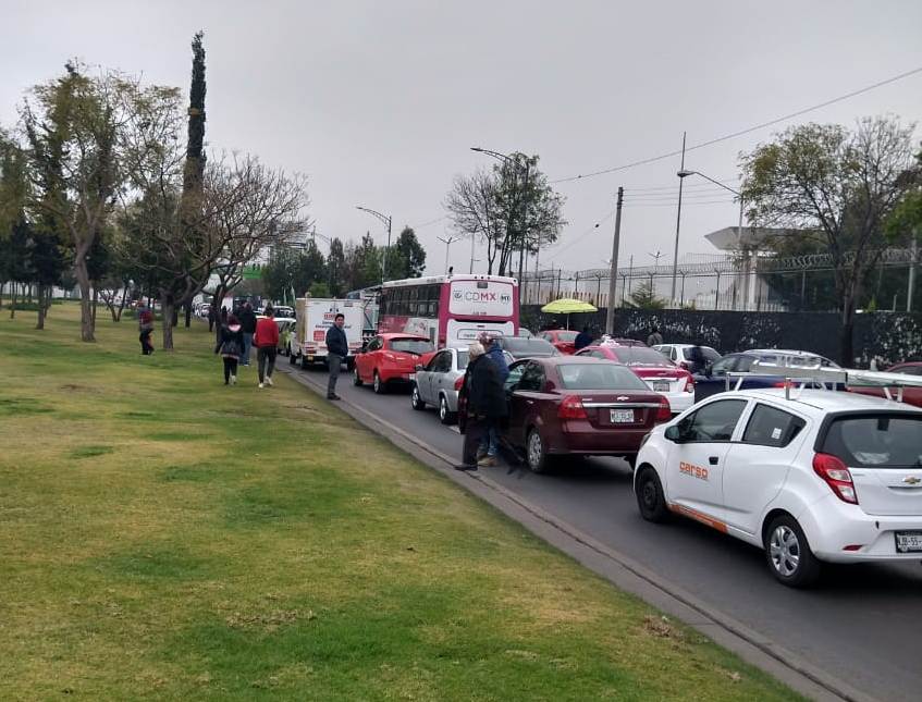 Los policías federales  mantuvieron un bloqueo en Periférico Oriente, por cuatro horas. | César Velázquez