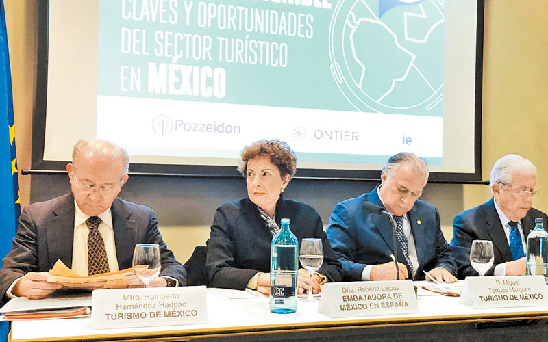 Junto al titular del ramo, estuvo la embajadora de México en España, Roberta Lajouos. (Especial)