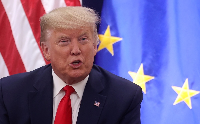 Trump asegura que nunca hizo nada malo y tacha de farsa el juicio en su contra. (AP)