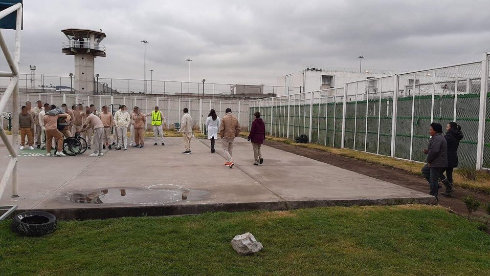 Alrededor de 2 mil 13 celulares se han decomisado a reclusos de centros penitenciarios de CdMx | @Hazaelruizo
