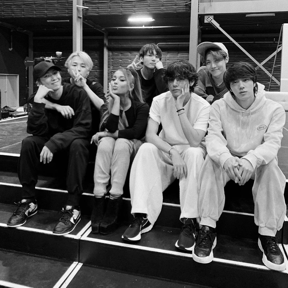 Ariana Grande y BTS ensayan juntos para los Grammy 2020 (Instagram).