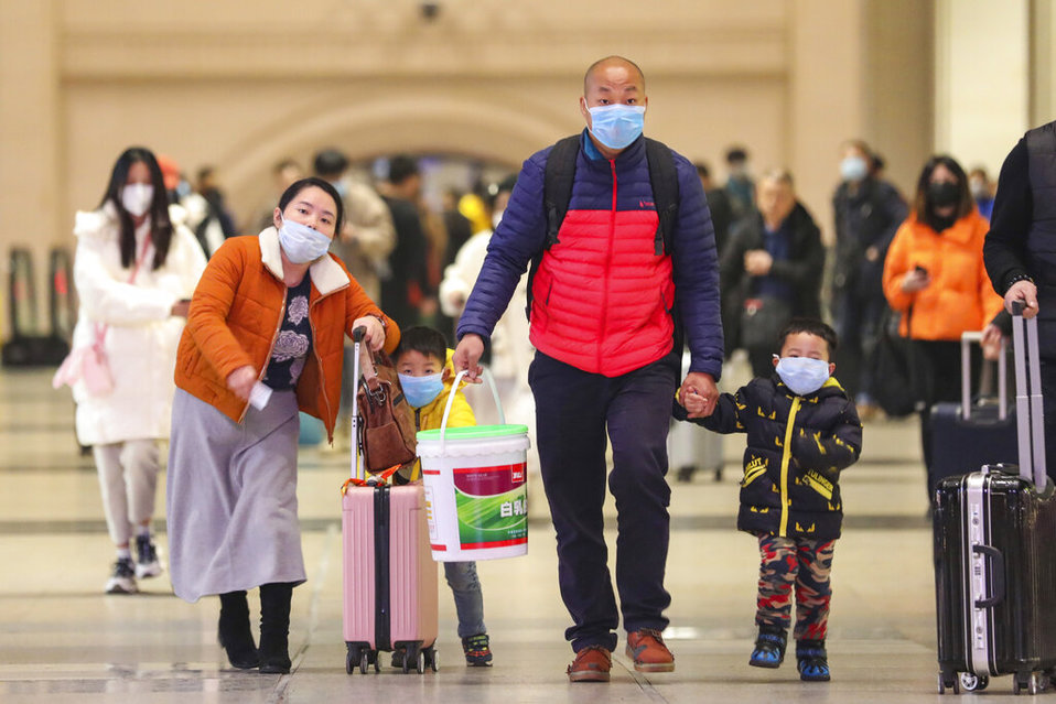 El coronavirus surgido en Wuhan, China, se propaga alrededor del mundo (AP).