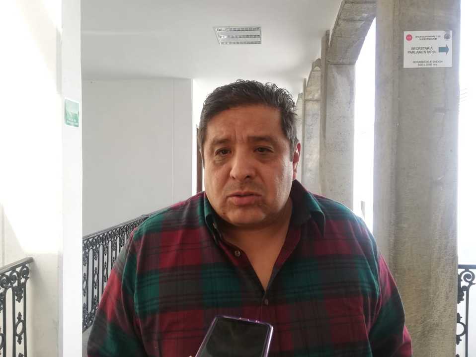 El diputado Víctor Castro López lamenta que trabajadores de la SESA sean víctimas de persecución y discriminación por preferencias sindicales. (Especi