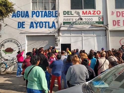 Durante la manifestación de esta mañana. (Zuleyma García)