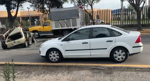 El auto fue localizado sin tripulantes. (Mario C. Rodríguez)