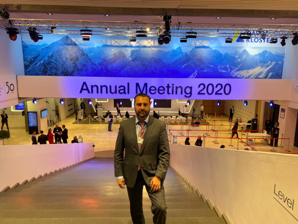 El empresario Guillermo Romo Romero es uno de los pocos mexicanos presentes en el foro de Davos.