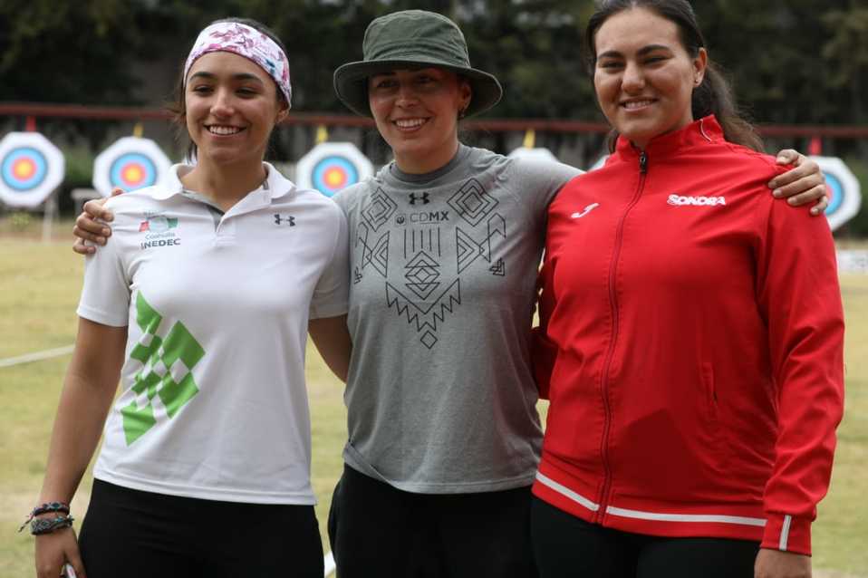 Equipo femenil de tiro con arco (Cortesía)