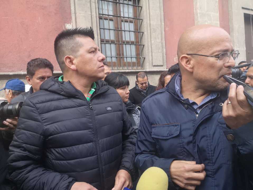 Los padres de niños con cáncer están desde temprana hora en Palacio Nacional para ser atendidos. (César Velázquez)