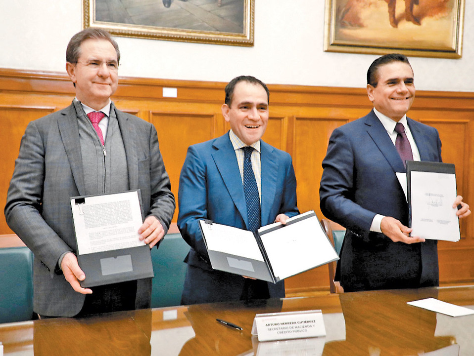 Esteban Moctezuma, Arturo Herrera y el mandatario estatal. (Especial)
