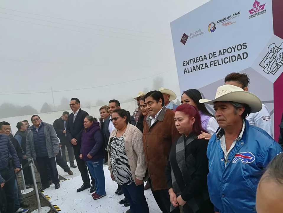 Gobierno del estado entregó apoyos de Alianza Felicidad en Chignahuapan. (Angélica Tenahua)