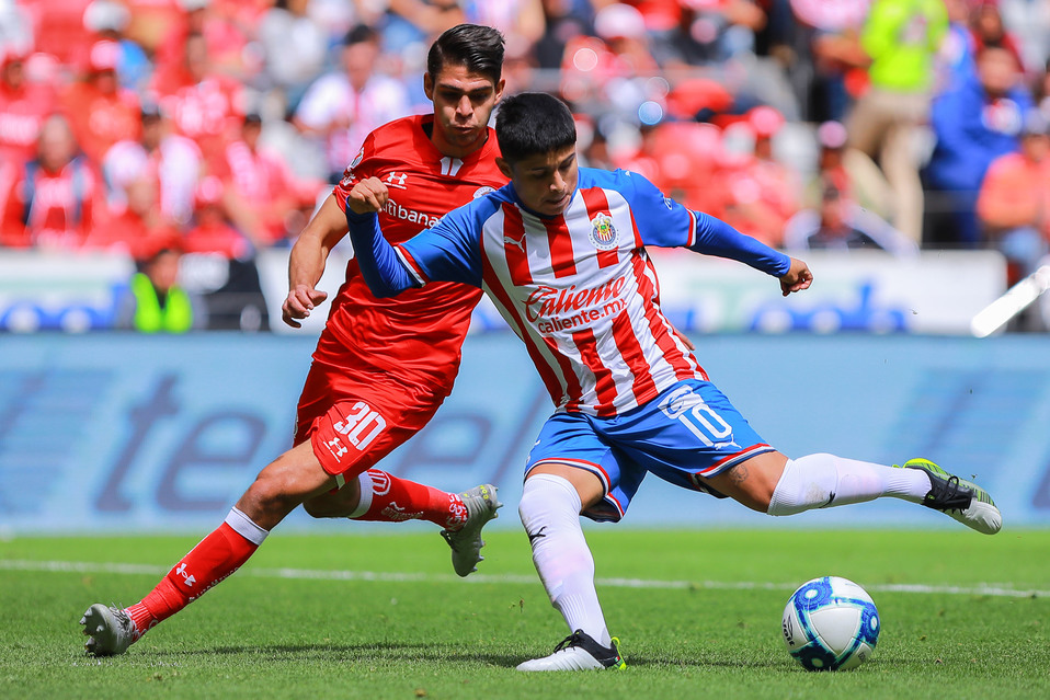Javier López y Luis Hernández en duelo de la jornada 17 del Apertura 2019 (Imago 7)