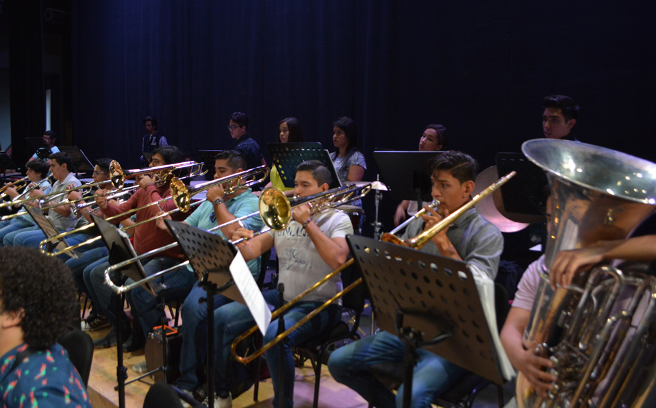 Jóvenes que toquen algún instrumento pueden acudir a los ensayos de la Orquesta en el Centro Cultural la Jabonera de Torreón. (Cortesía)