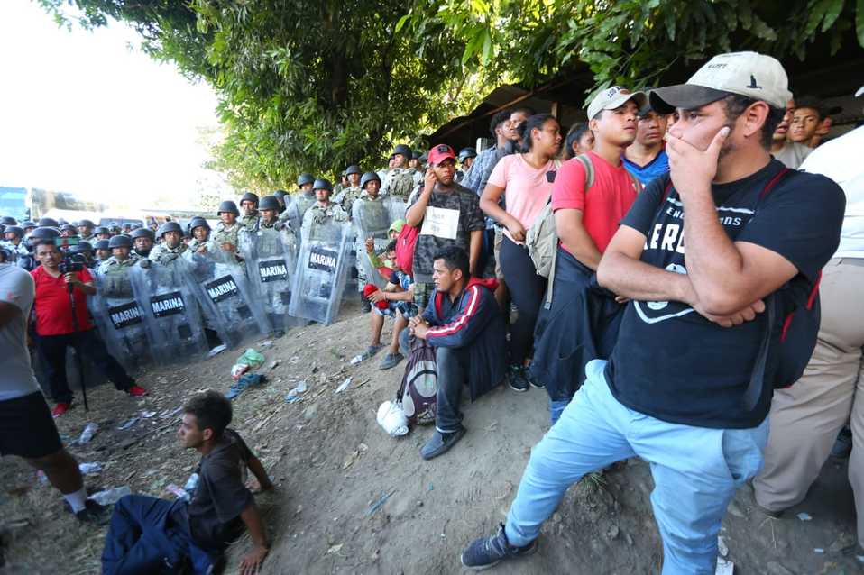 Migrantes intentan cruzar frontera sur de México. (Héctor Tellez)