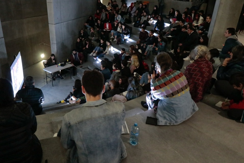 Natalia de la Rosa, curadora e historiadora del arte, habló sobre el tema en el Centro Roberto Garza Sada (CRGS) de la UDEM. (Foto: Especial)
