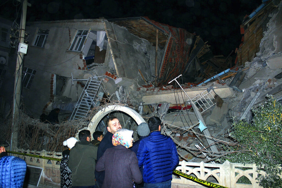 El sismo llegó a percibirse en algunas zonas de Irak y Siria por la región kurda. (AP)
