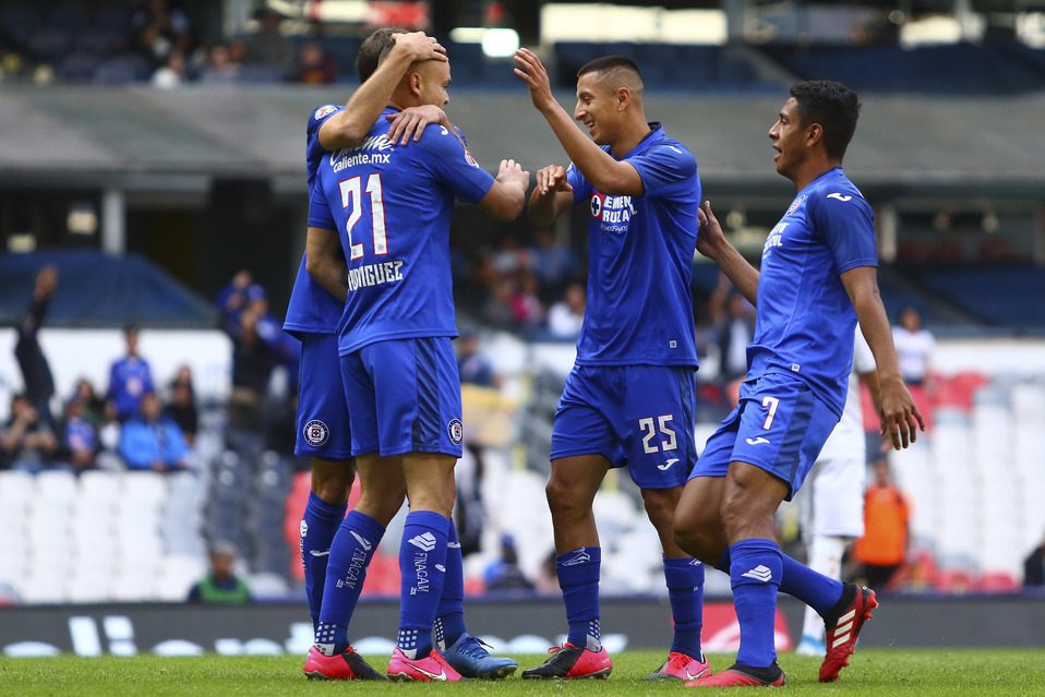 Cruz Azul golea a Santos y consigue sus primeros tres puntos en el Clausura 2020 (Imago 7)