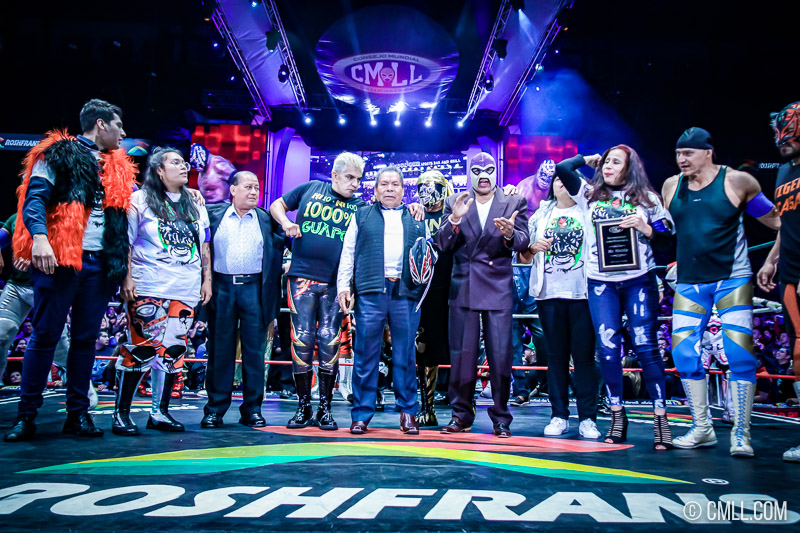 Homenaje a Mr. Niebla (www.cmll.com)