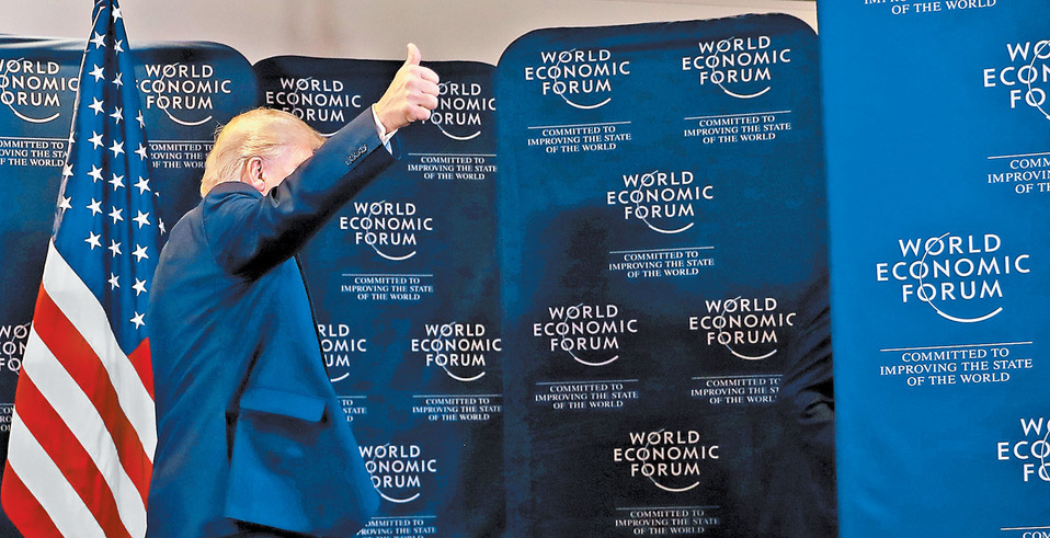 El presidente estadunidense llevó su mensaje económico a una cena con importantes directores ejecutivos extranjeros. (AP)