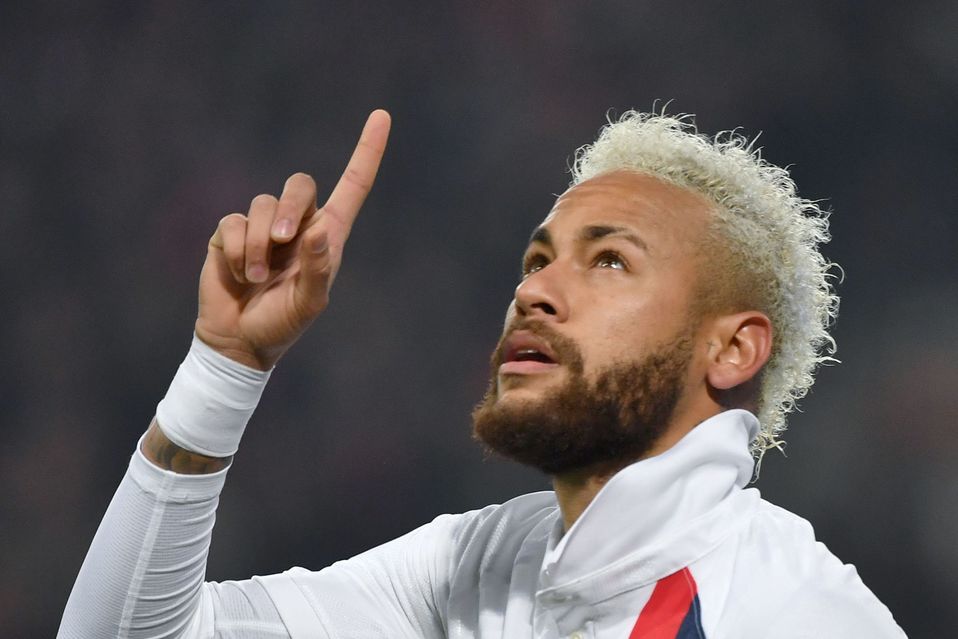 Neymar dedica gol a Kobe Bryant en triunfo del PSG (AFP)