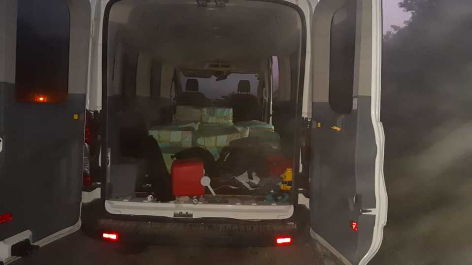 Armas largas, 26 paquetes de cocaína y la avioneta fue asegurada por la Sedena. (Especial)