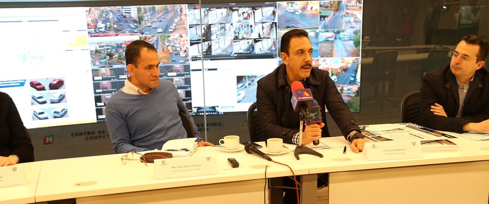 Arturo Herrera, secretario federal de Hacienda, y Omar Fayad, gobernador de Hidalgo. (Cortesía)