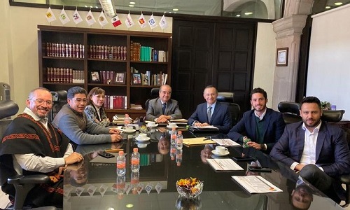 El funcionario se reunió con legisladores locales. (Especial)