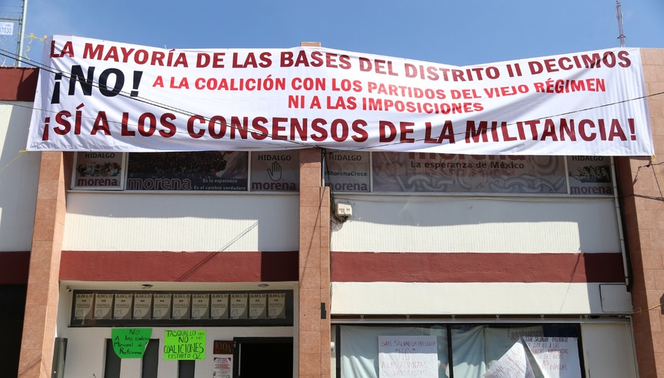 Militantes buscan evitar la coaliciones de Morena en Hidalgo. (Jorge Sánchez)