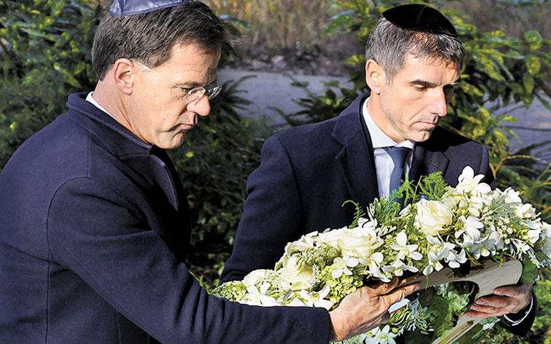 El primer ministro (izq.) encabezó la ceremonia. (Foto: AFP)