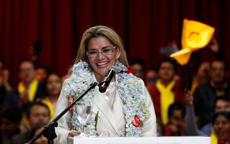 La presidenta interina de Bolivia, Jeanine Áñez, durante una ceremonia para anunciar su nominación como candidata. (AP)