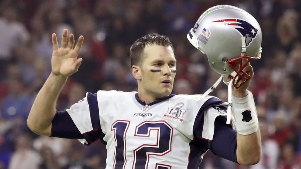 Tom Brady durante un juego con los Patriotas (Reuters)