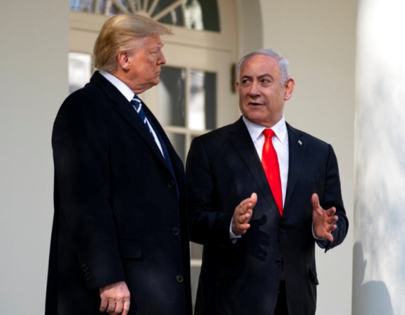 Trump, que recibió en la Casa Blanca al primer ministro israelí Benjamin Netanyahu, dijo que mañana revelaría su plan de paz. (AP)
