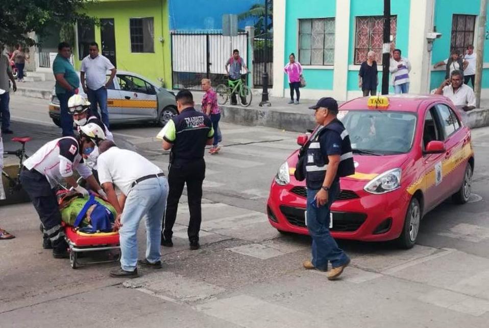 Auxilian al ciclista lesionado.