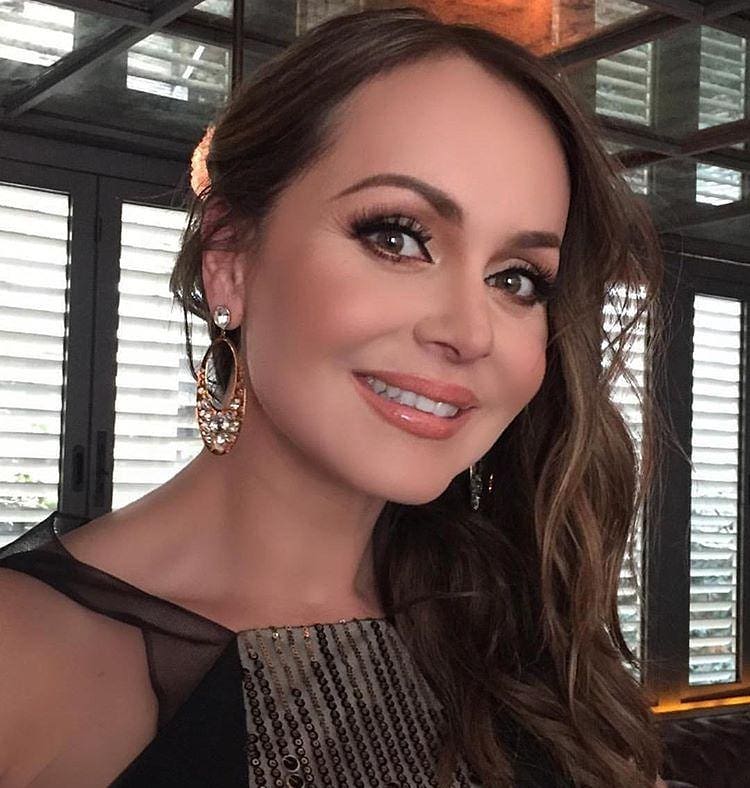 Gaby Spanic se lesiona en programa (instagram: gabyspanictv).