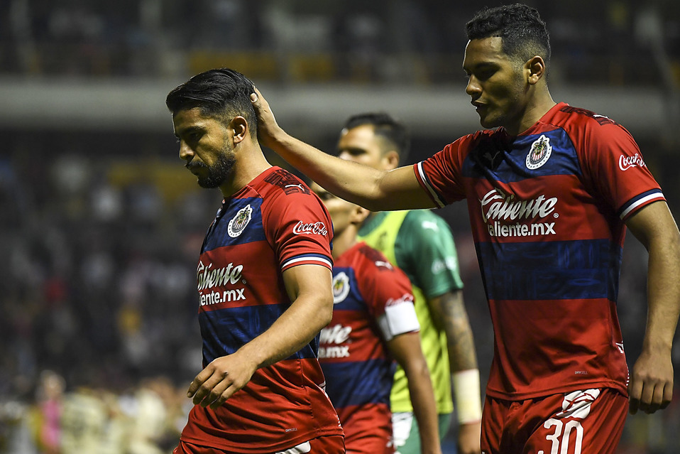 Miguel Ponce y Gilberto Sepúlveda en lamento tras derrota ante Dorados (Imago7)