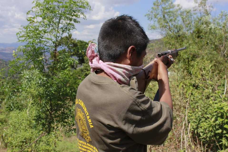 Los niños fueron presentados la semana pasada como policías comunitarios. (Rogelio Agustín Esteban)