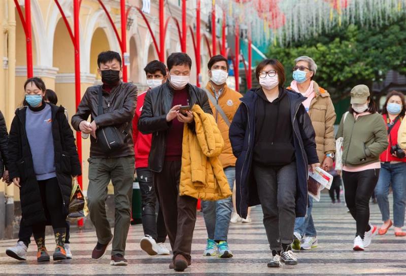 La propagación del virus aumenta la ansiedad y la batería de medidas de contención. (EFE)