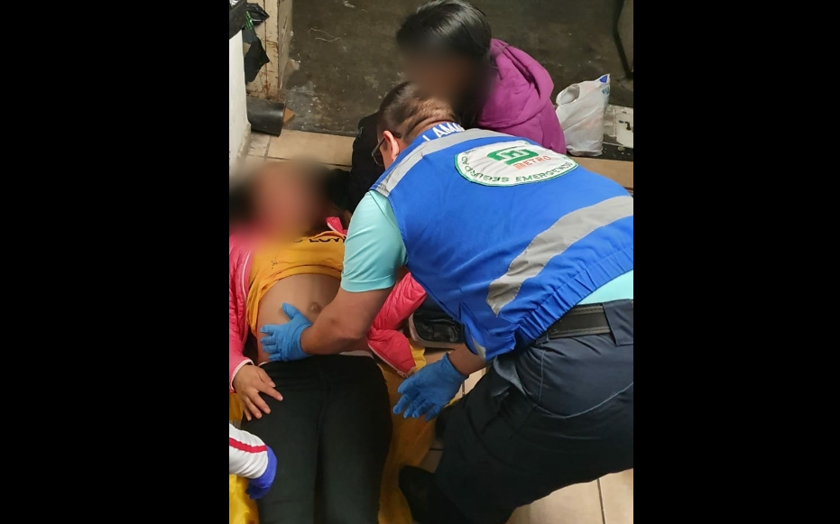 Tras su valoración en el lugar, la mujer fue llavada al Hospital Materno Infantil Xochimilco. (Especial)