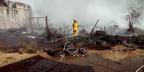 Al sitio llegaron bomberos de la localidad. (Especial)