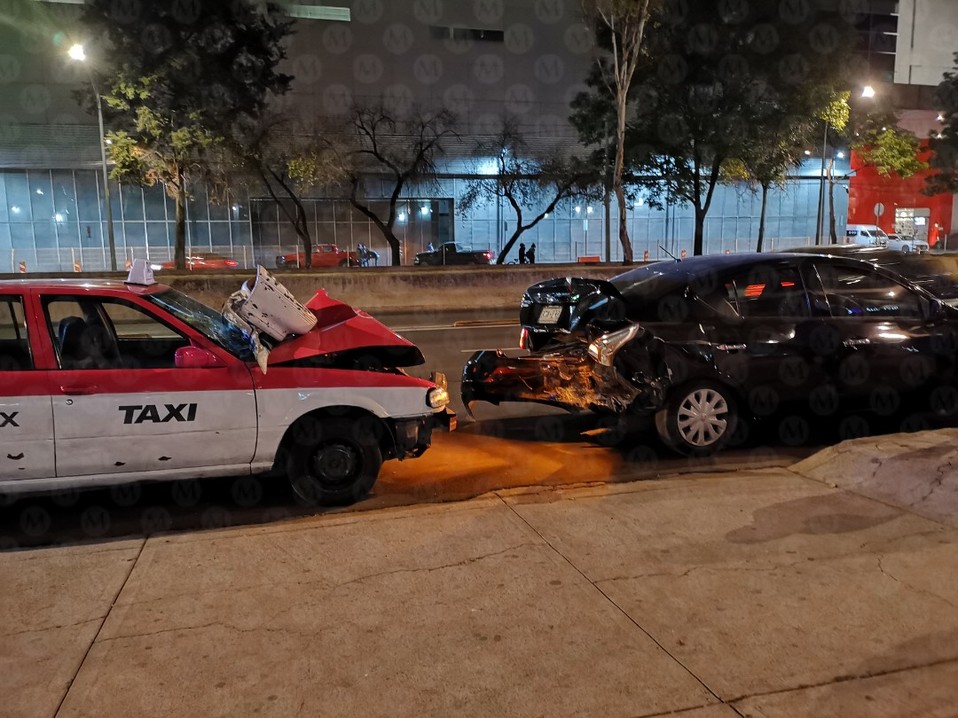 Carambola en Insurgentes dejó dos personas lesionadas. (Jorge Becerril)