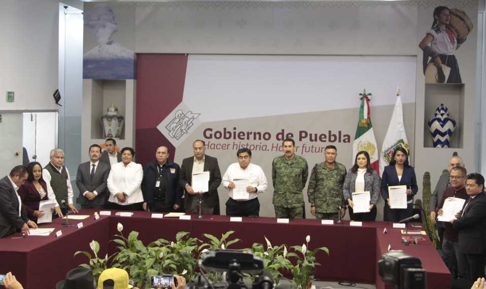 Gobierno de Puebla y municipios firma convenio de seguridad. (Melanie Torres)