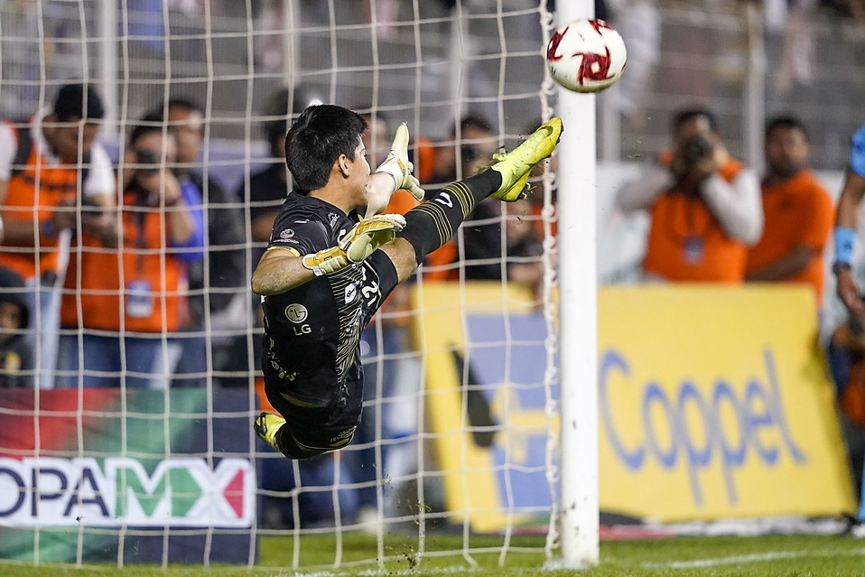 Luis Lopez ataja penal (Imago7)