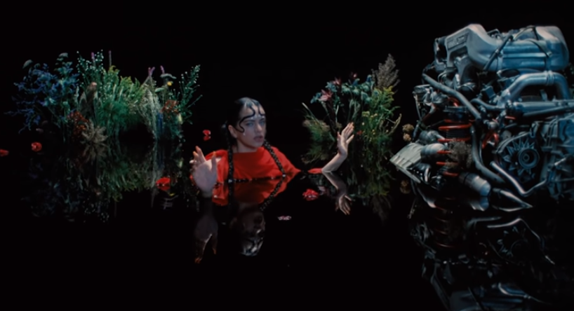 Rosalía en el video 'De aquí no sales' (Youtube).
